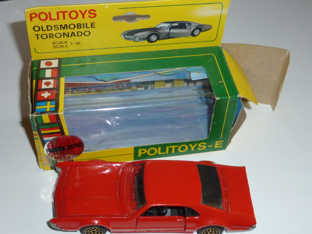 OLDSMOBILE Toronado