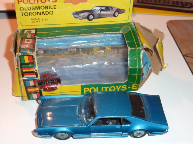 OLDSMOBILE Toronado